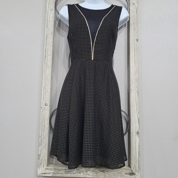 Express dress - Picture 5 of 9